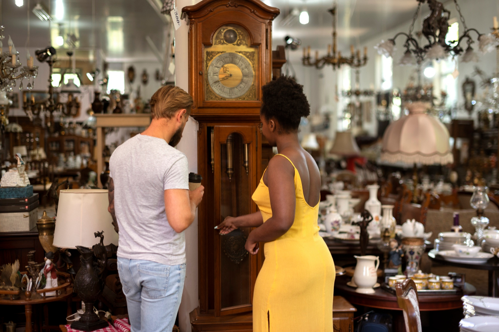 Les 10 questions à poser à un antiquaire avant de vendre vos objets anciens